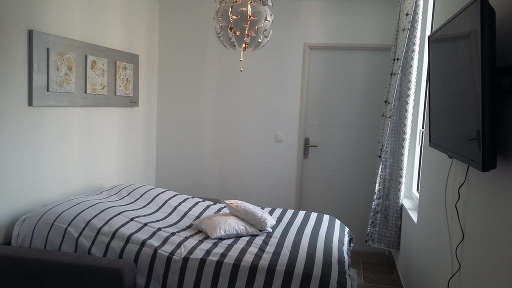 Appartement La Pomme D'Or Л'Іль-сюр-ла-Сорг Екстер'єр фото