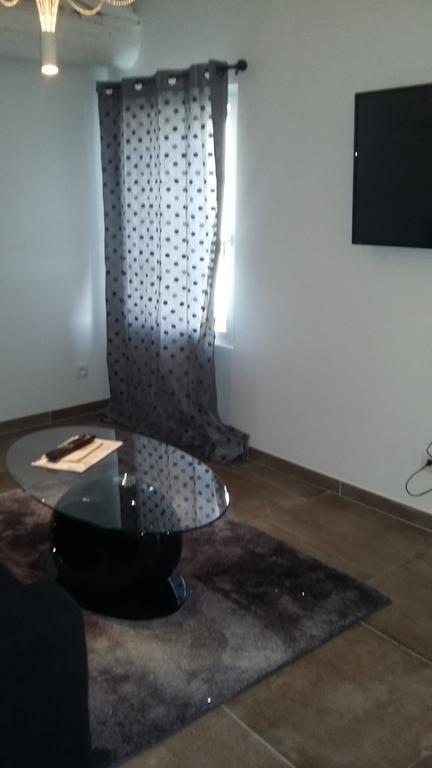 Appartement La Pomme D'Or Л'Іль-сюр-ла-Сорг Екстер'єр фото